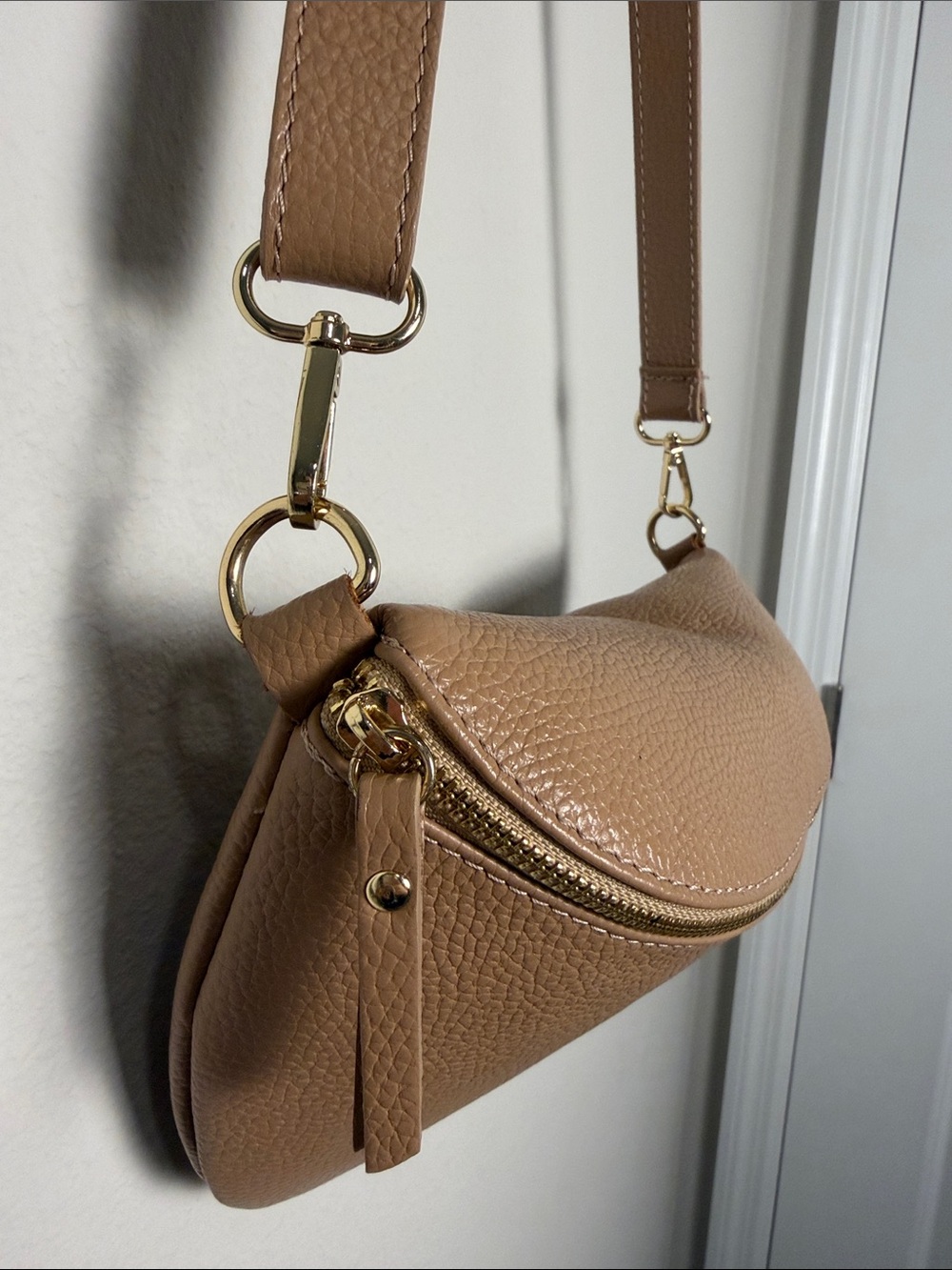 Ellie Beaumont Leather Pebbled Tan Camel Beige Curved Crossbody Bum Bag - Picture 6 of 13